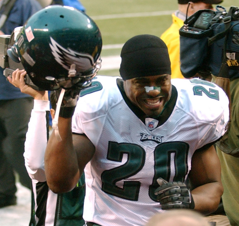 Former Eagles legend Brian Dawkins announces retirement