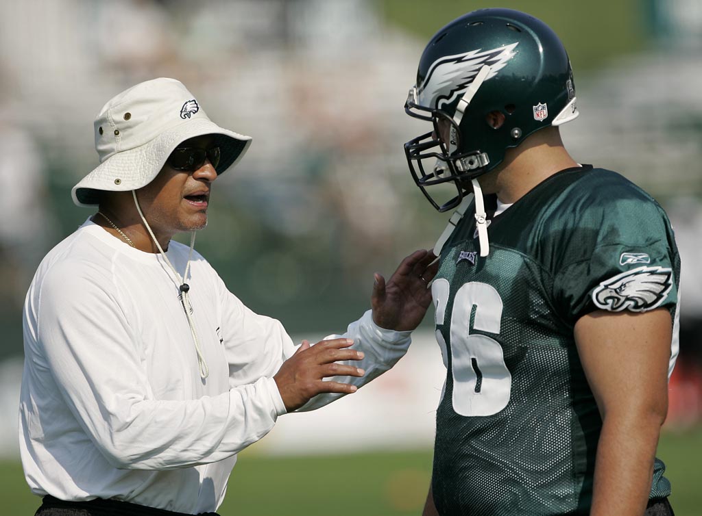 Philadelphia Eagles: Juan Castillo Shows Bravado with Super Bowl