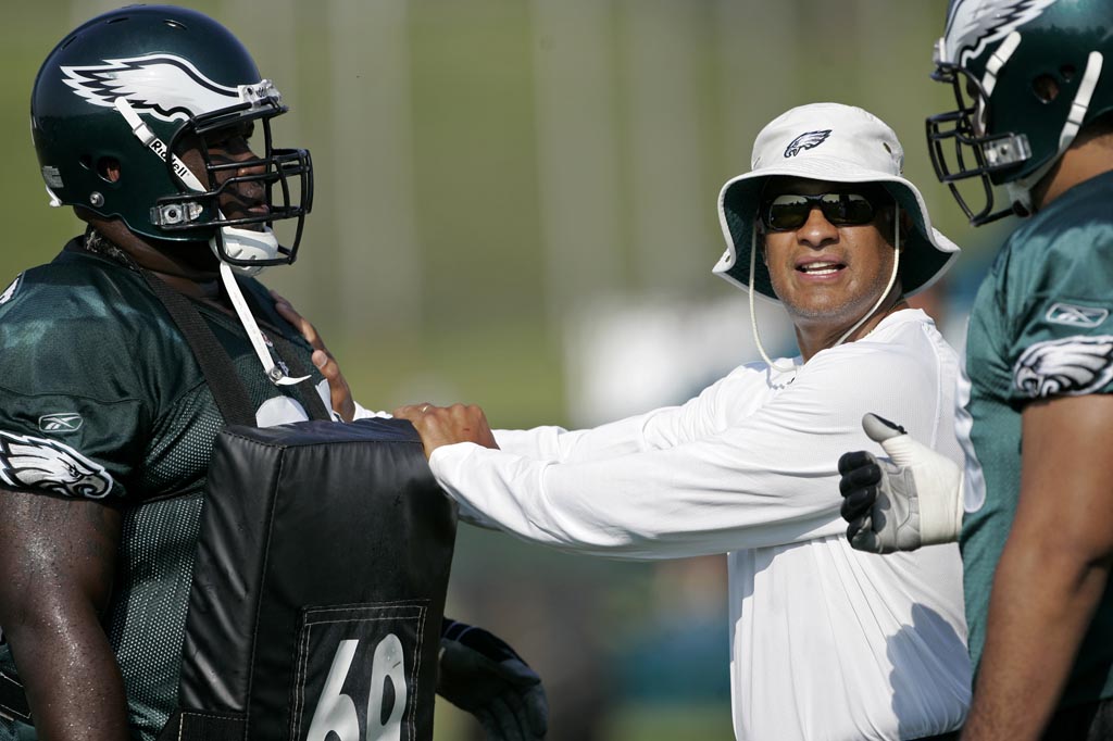 Eagles coach Andy Reid fires Juan Castillo; names Todd Bowles