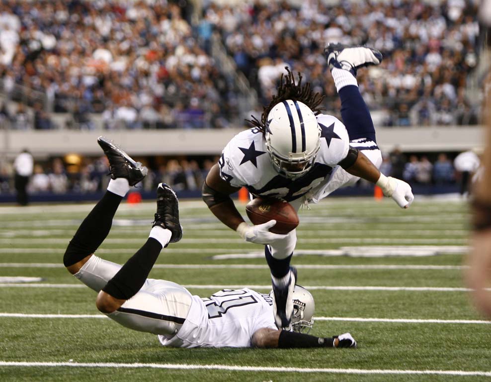 Oakland, California, USA. 18th Dec, 2005. Oakland Raiders defensive back  Nnamdi Asomugha (21) on Sunday, December