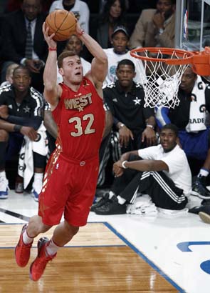 Bryant wins MVP as West holds off East, 148-143, in NBA All-Star game 