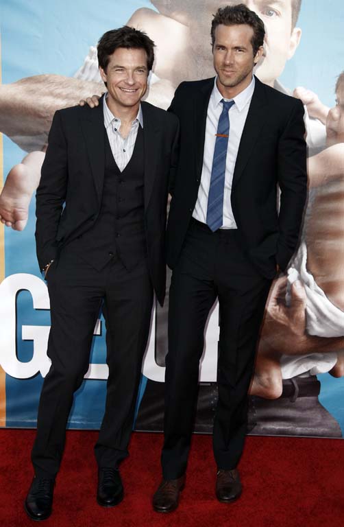 Photo: Jason Bateman and Ryan Reynolds attend the premiere of The Change-Up  in Los Angeles - LAP2011080136 