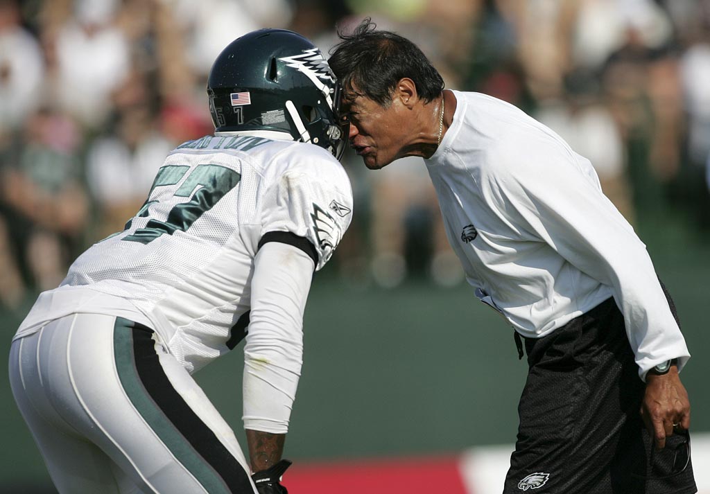 Eagles coach Andy Reid fires Juan Castillo; names Todd Bowles