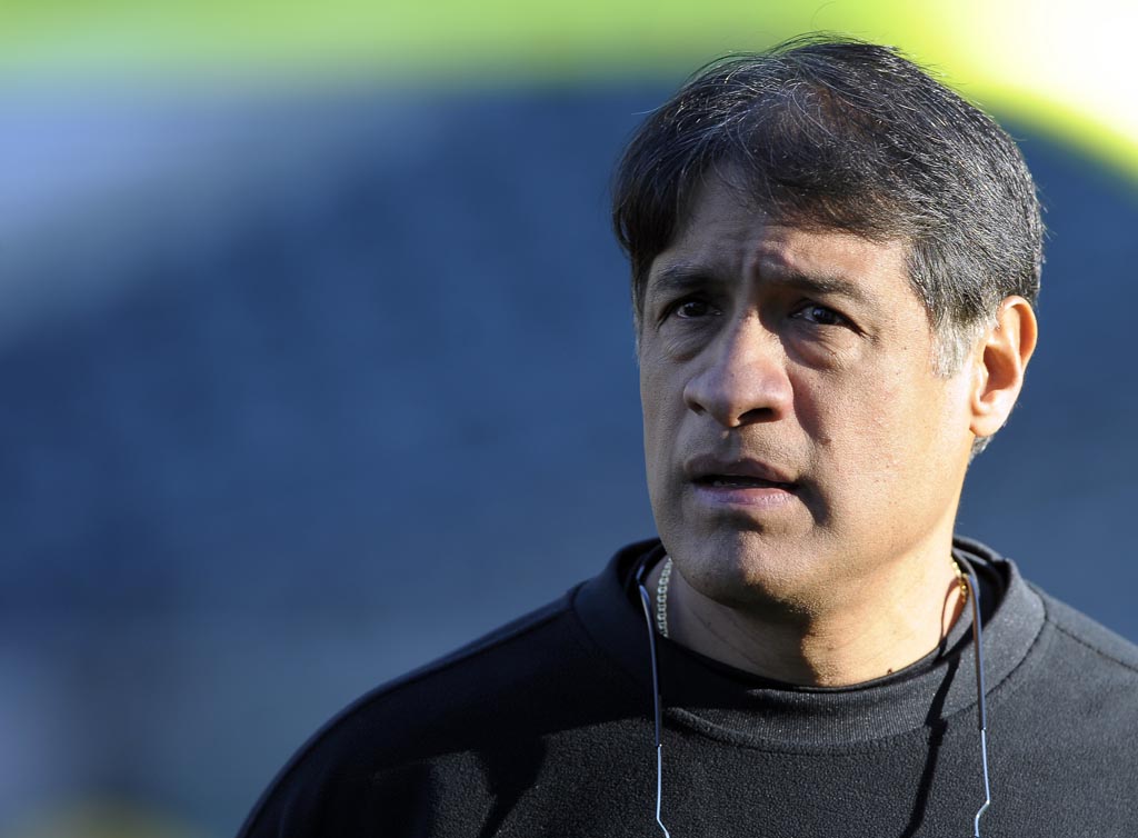 Eagles coach Andy Reid fires Juan Castillo; names Todd Bowles