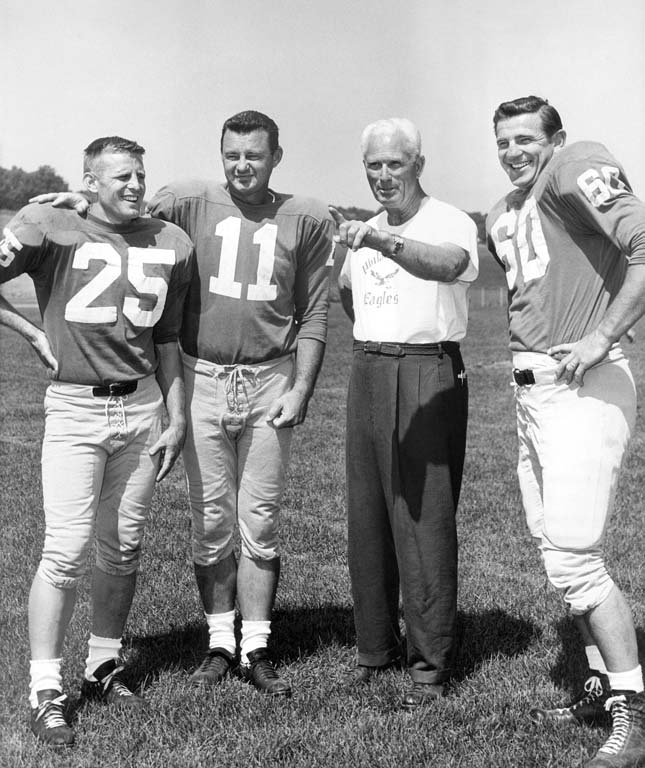 Chuck Bednarik, center and linebacker for the Philadelphia Eagles, 1959.  Courtesy: CSU Archives/Everett Collection Stock Photo - Alamy