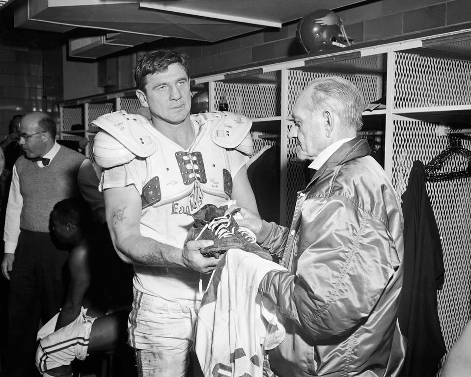 Eagles legend Chuck Bednarik dies 