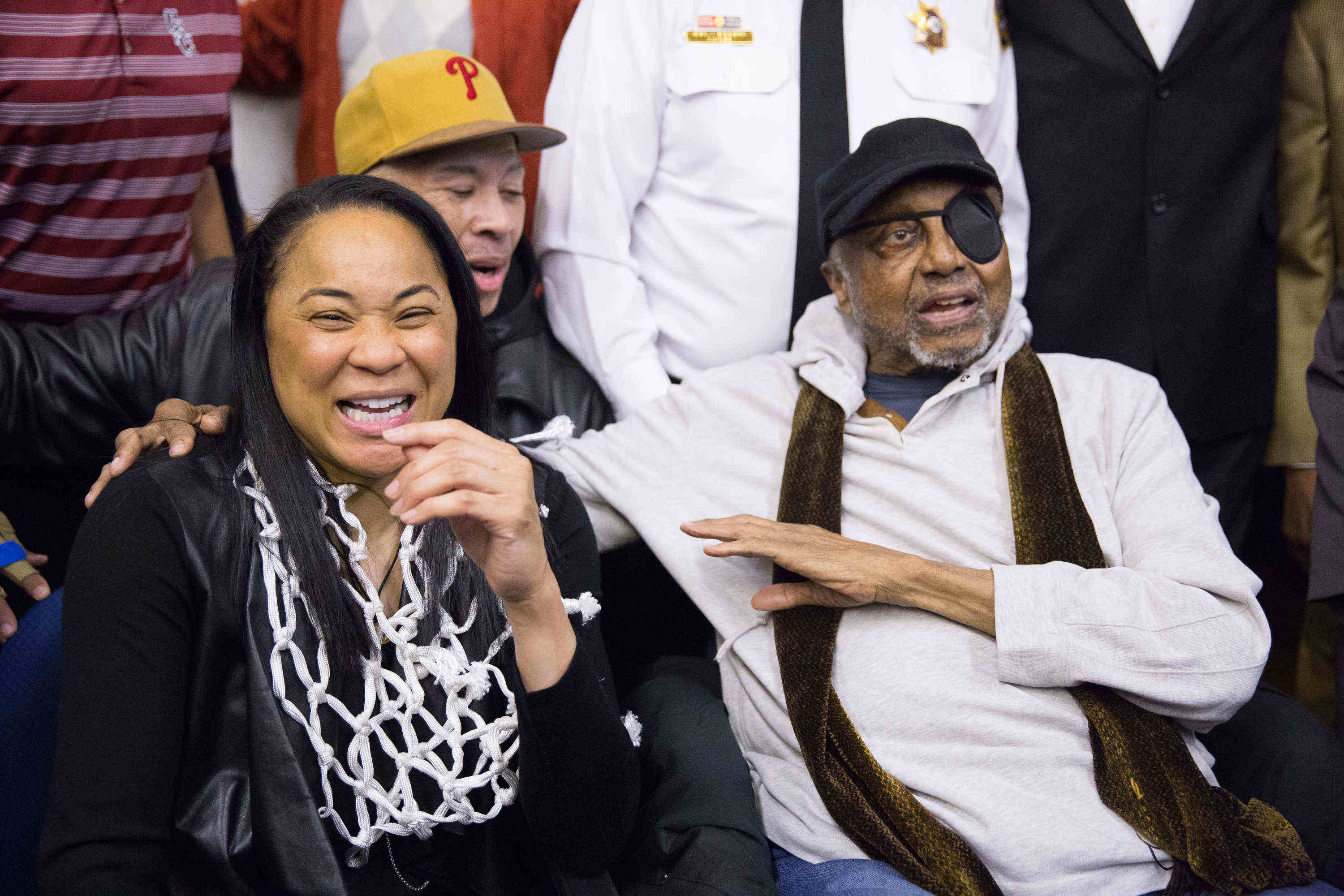 Dawn Staley honors late basketball coach John Chaney with outfit