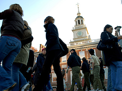 Independence Hall is a draw for visitors. It’s unclear how the hospitality industry will fare. According to some estimates, the U.S. hotel business is likely to drop as much as 20 percent through 2009. All of the region&acute;s economic sectors are bracing for change in the next year. (Peter Tobia / Staff Photographer)