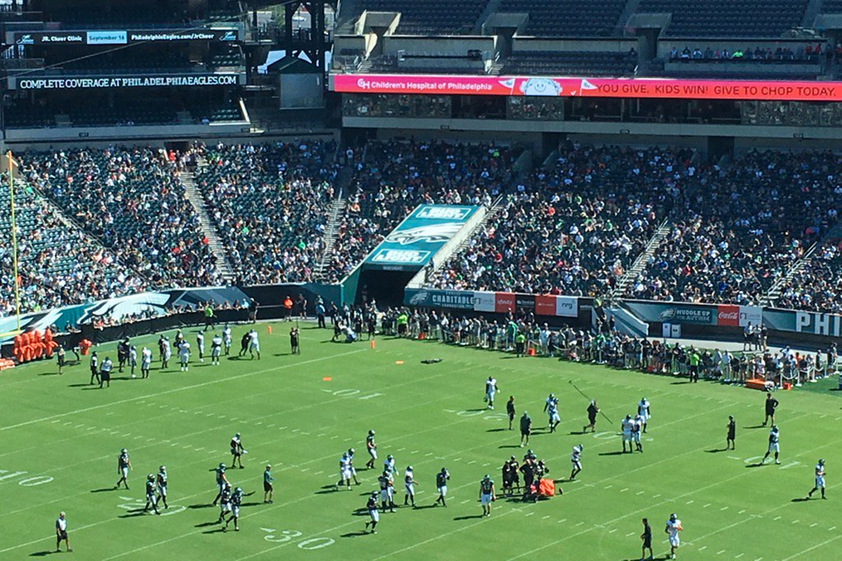 Fans cheer first glimpse of Super Bowl champ Eagles at Linc practice