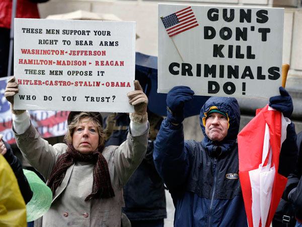 A Second Amendment rally outside the Statehouse in Trenton in 2013. (MEL EVANS / Associated Press)