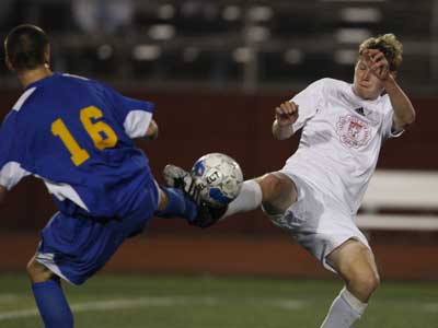 Downingtown West Chris Schultz, left, battles Judge&acute;s Kevin Bushbeck for control of the ball in first half. ( Ron Cortes / Staff Photographer )