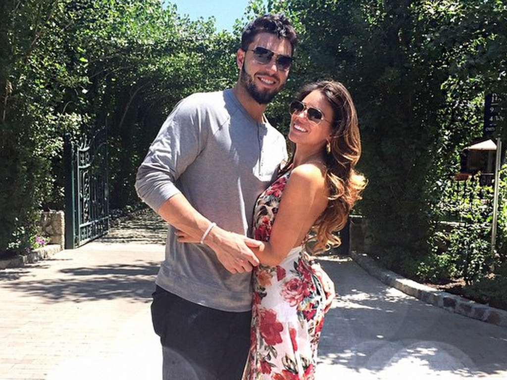 Former Royal Eric Hosmer, Kacie McDonnell expecting baby