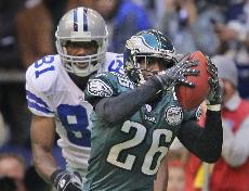 Lito Sheppard makes a interception in the second quarter in front of Cowboys Terrell Ownes. <br /><br /><br />