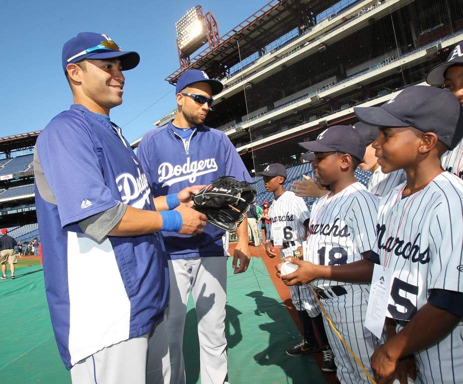 Los Angeles Dodgers: James Loney signs as two way player