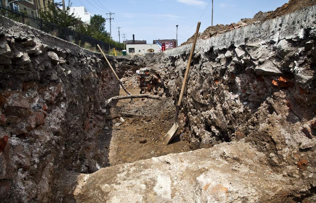 Digging for the past where the Delaware used to run