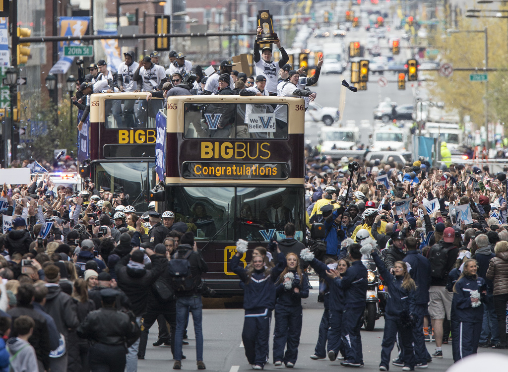 Fans roar as Phillies parade through city