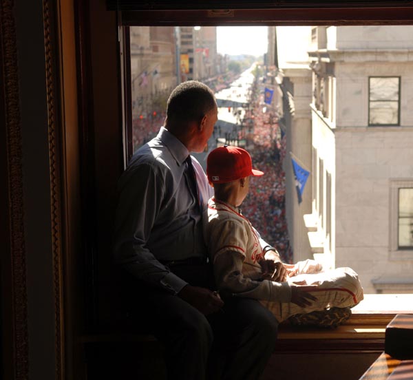 John Person sits with his son, Chazz, 9, in the fourth floor of City Hall at start of parade down  S. Broad on Oct. 31, 2008.   ( Peter Tobia )