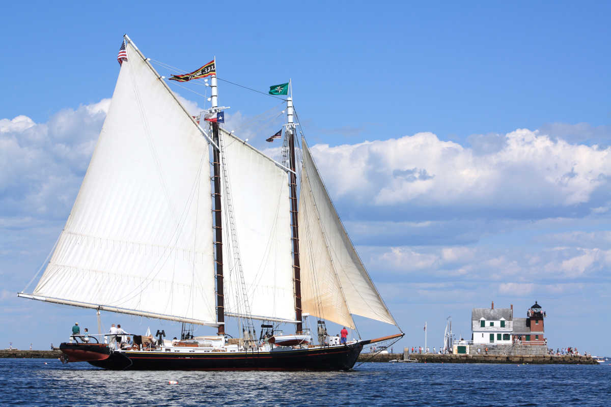 On a Windjammer cruise in Maine, passengers knit a seaworthy yarn