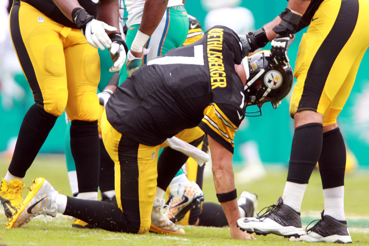 Steelers QB Ben Roethlisberger injures knee, to miss at least one game