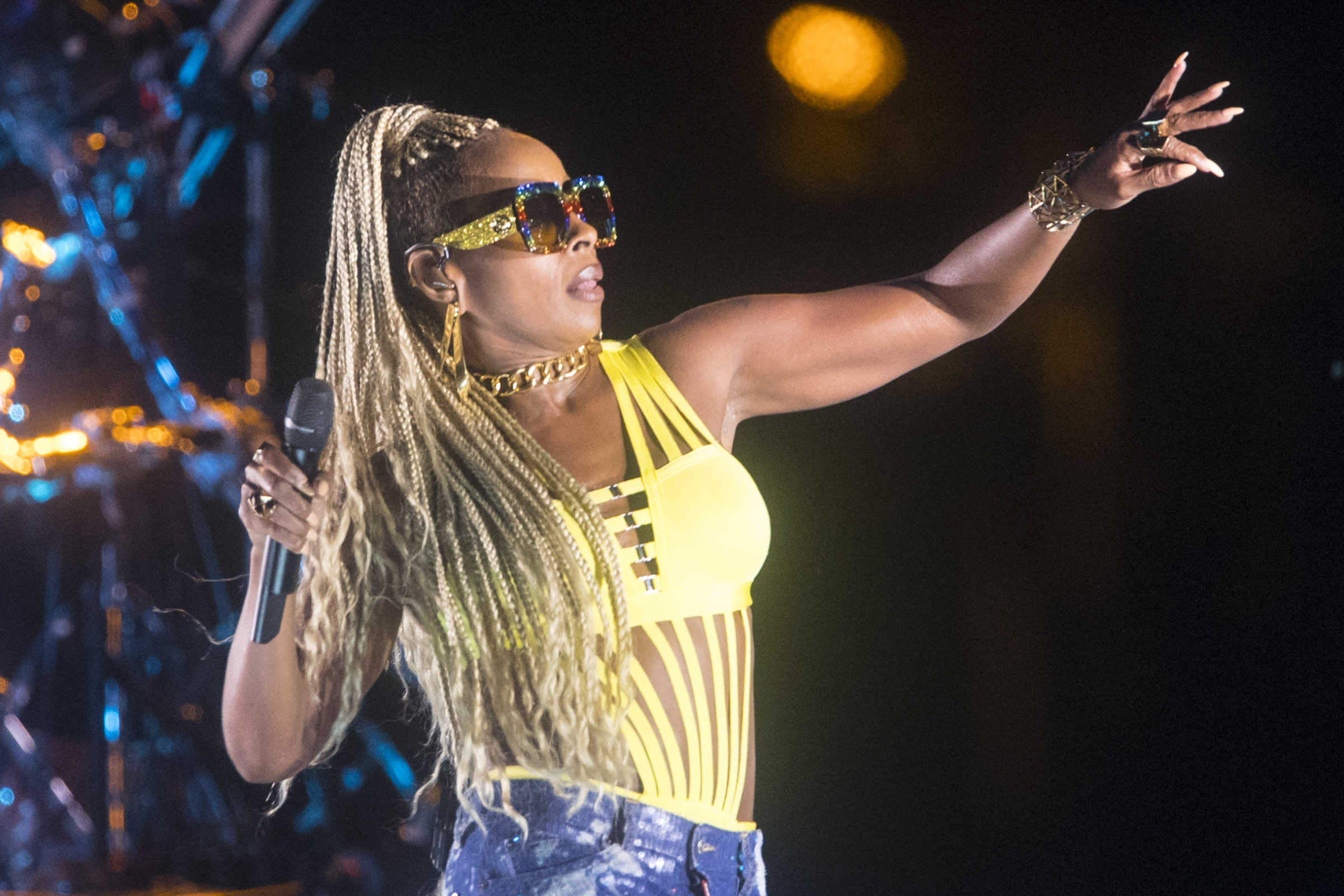 Mary J Blige Delights A Drenched Philly Crowd