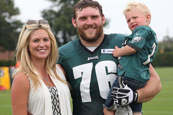 Philadelphia Eagles' defensive tackle Beau Allen, raised in Vikings  territory as a Packers fan, turns Minnesota family green