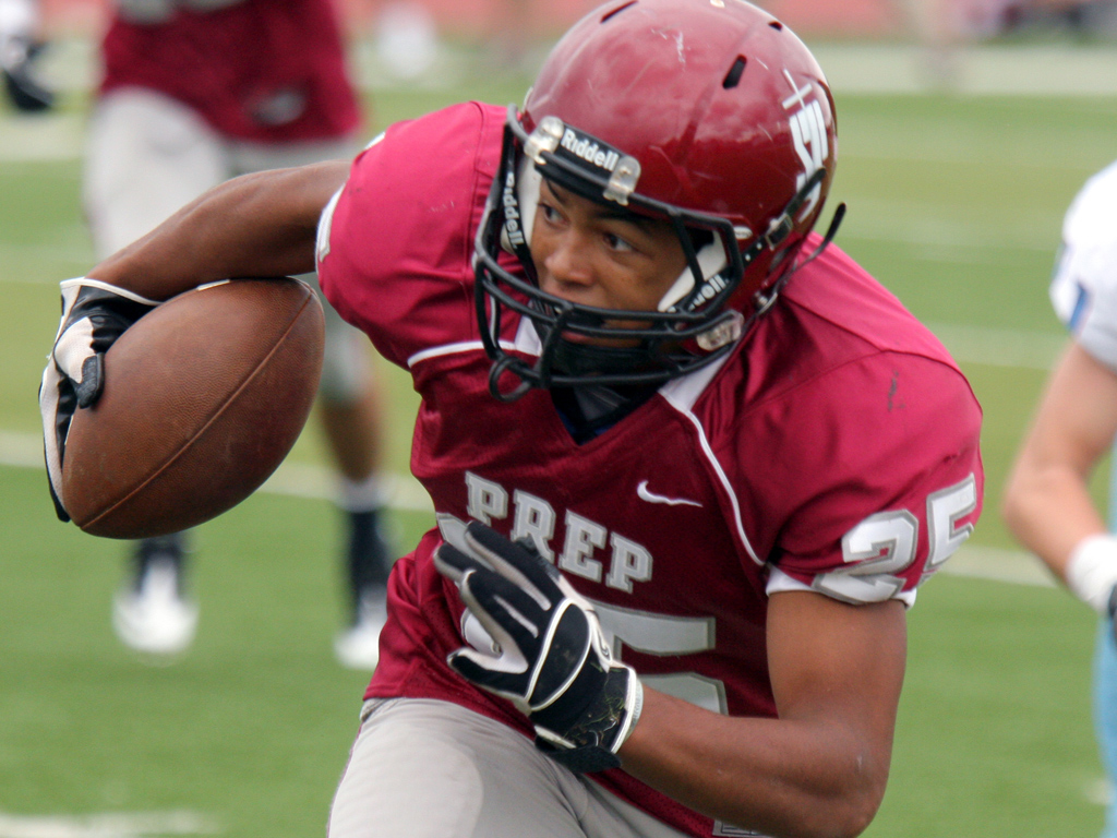 Maryland football's DJ Moore has jersey retired at Imhotep Charter HS -  Testudo Times