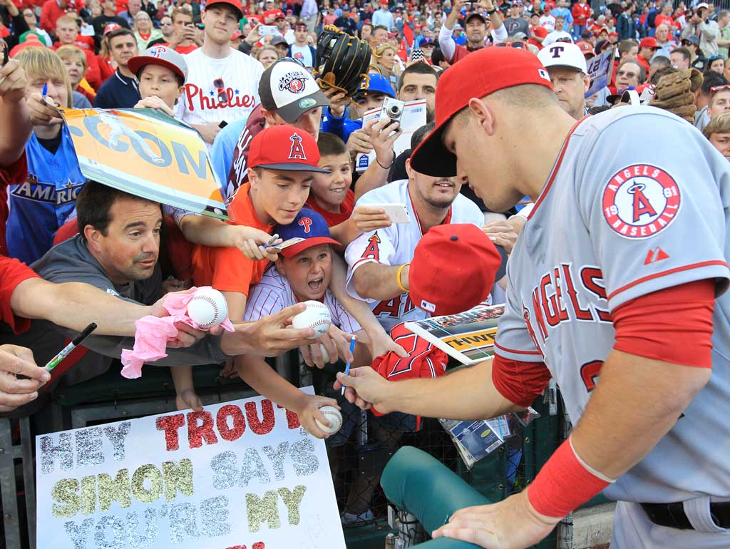 Year before wedding, Mike Trout loving the cold at Eagles game - 6abc  Philadelphia