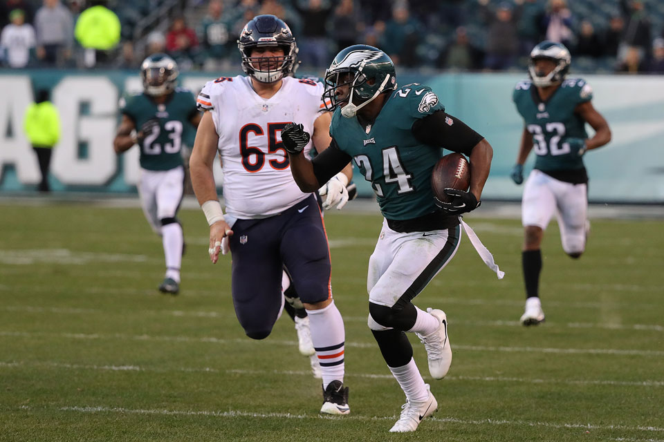 Carson Wentz tosses 3 touchdowns, Eagles beat Bears 31-3 - 6abc Philadelphia