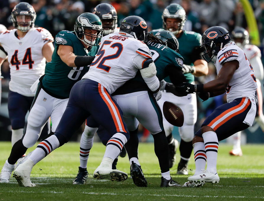 Carson Wentz tosses 3 touchdowns, Eagles beat Bears 31-3 - 6abc Philadelphia