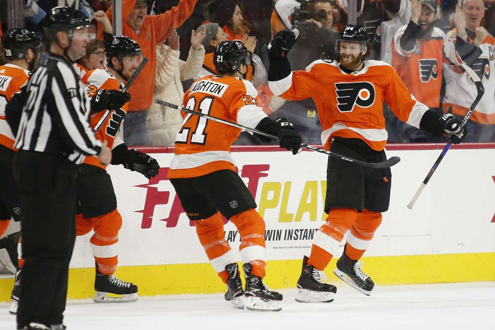 Flyers rally late, stun Maple Leafs, 3-2, in OT behind Sean Couturier's clutch goal