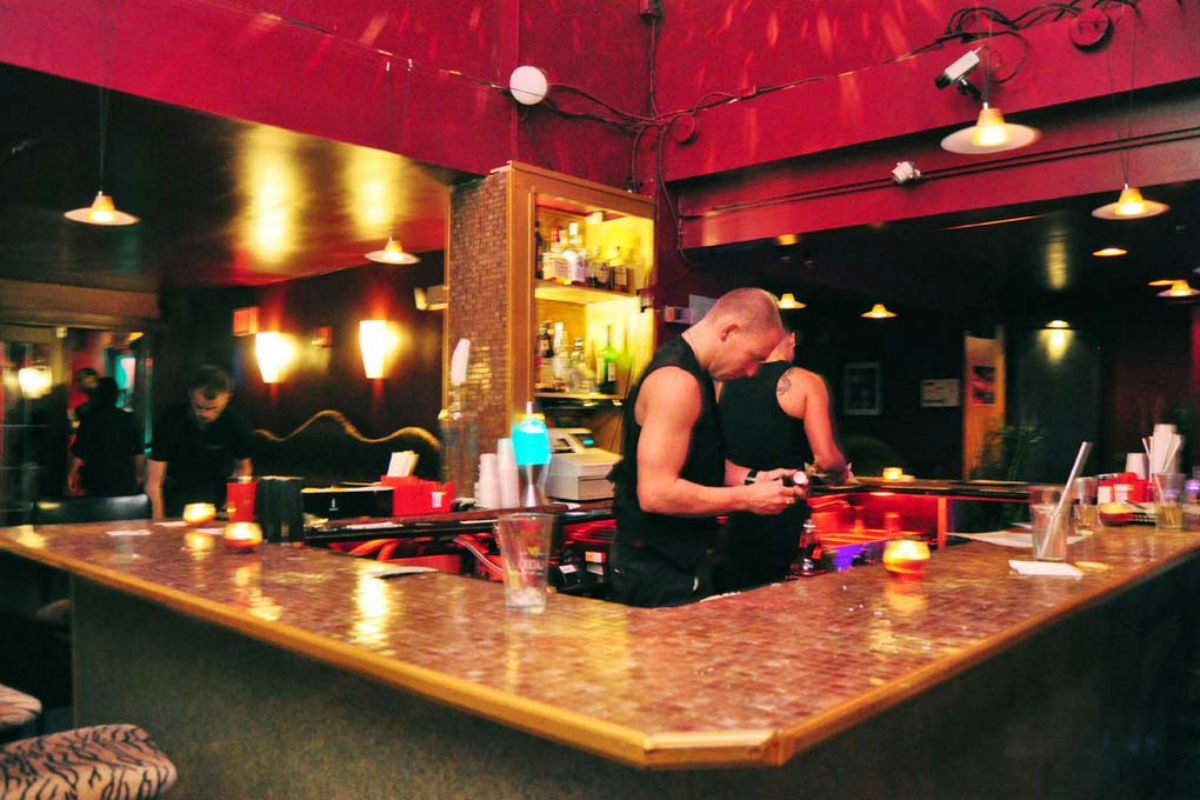 popular gay bars philadelphia