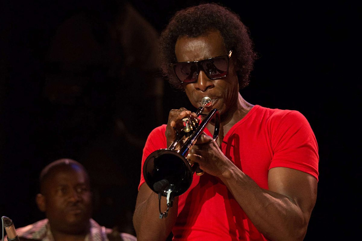 Miles Ahead Don Cheadle S Daring Soul Baring Turn As Miles Davis Philly