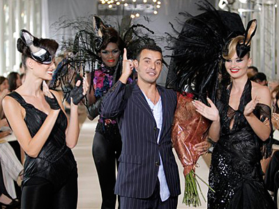 French fashion designer Eric Tibusch acknowledges applause with models at the end of his Haute Couture 2009-2010 fashion collection, in Paris, Tuesday July 7, 2009. (AP Photo/Thibault Camus)