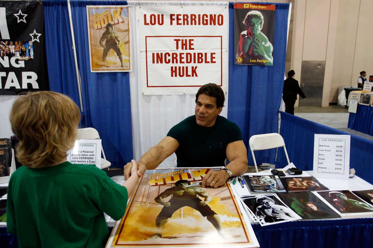 ‘incredible Hulk’ Saves Stricken Fan At Comic Convention