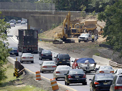 Southbound traffic slows around construction on the Garden State Parkway at Milepost 80near Toms River, N.J. Work to add lanes between there and Exit 63 began last week. (Ed Hille / Staff Photographer)