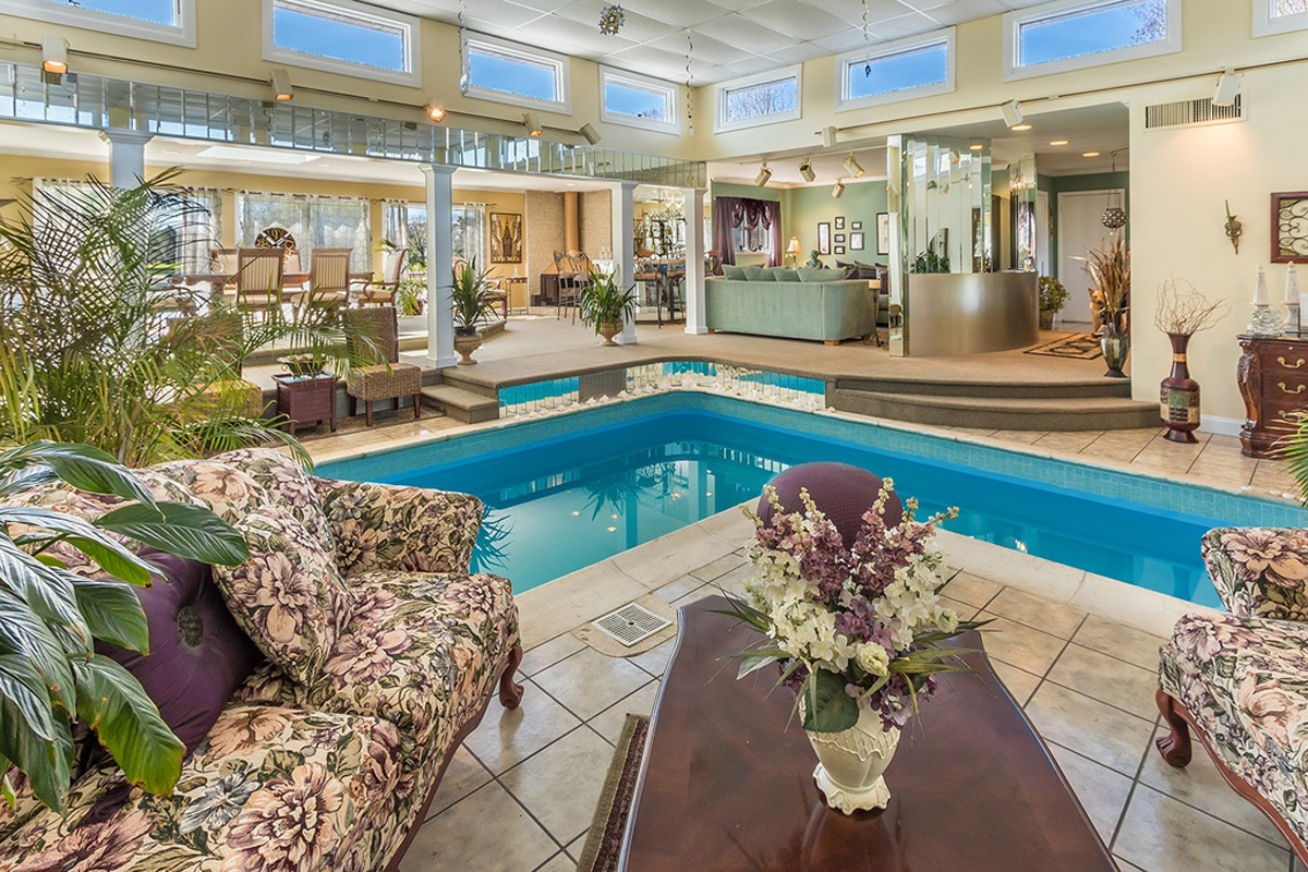 Strange listings: Medford home features living room pool 