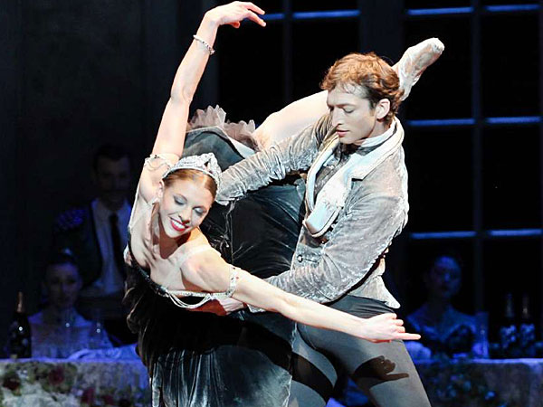 Pennsylvania Ballet's 'Swan Lake' is pure gold - Philly.com