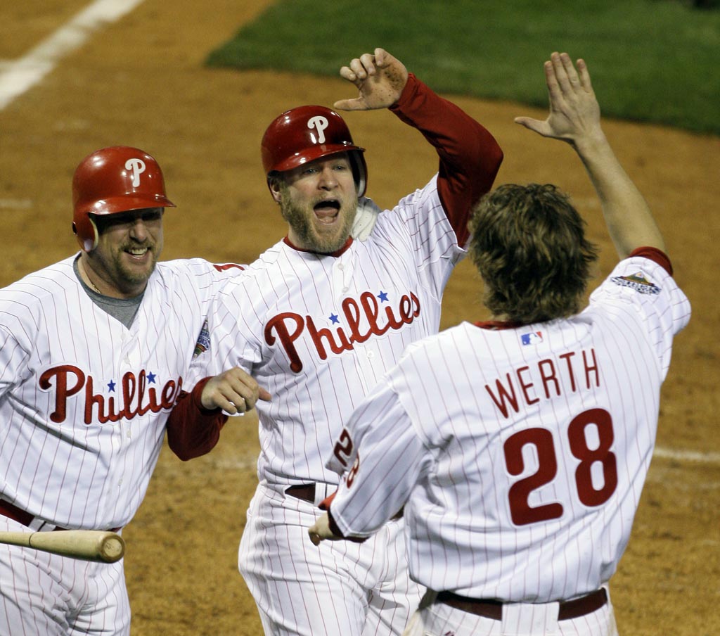 Ruiz, Phillies cap wet, wild Game 3 with win