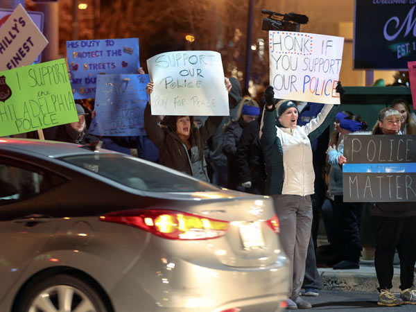 Pro-police rally draws 400 to Northeast - Philly.com