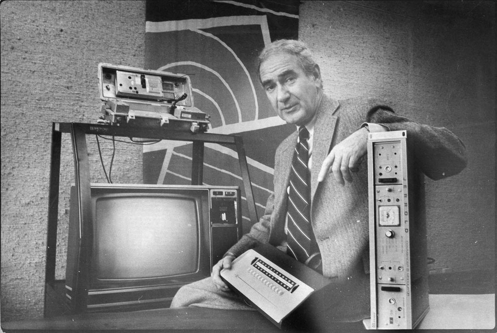 Ralph Roberts, Cable TV Pioneer Who Built Comcast, Dies at 95 - The New  York Times