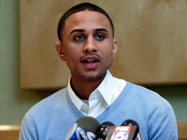 Sheldon Stephens speaks at a news conference in New York, Tuesday, March 19, 2013. Stephens, 24, of Harrisburg, Pa., has filed suit against Kevin Clash, ... - sheldon-stephens-600