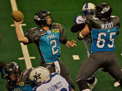 Philadelphia Soul QB Matt D&acute;Orazio has plenty of time behind Wes Ours (bottom), Mike Mabry (right). against the Dallas Desperados at the Wachovia Spectrum. ( John Costello / Inquirer )