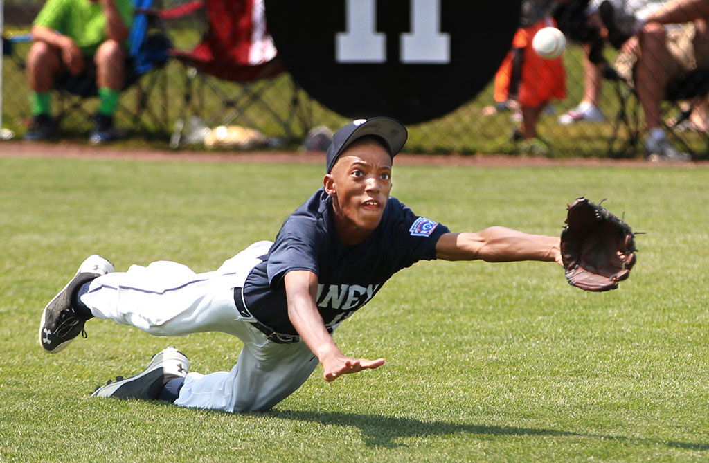 Taney Little Leaguers' bandwagon includes the Phillies