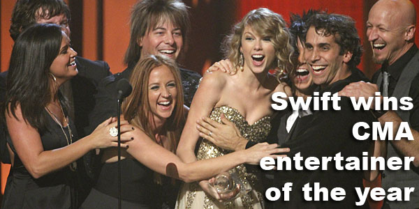 Country artist Taylor Swift with her band accepts the Entertainer of the Year Award on stage during the 43rd Annual Country Music Awards in Nashville on Wednesday, Nov. 11, 2009.  (AP Photo/Mark Humphrey)