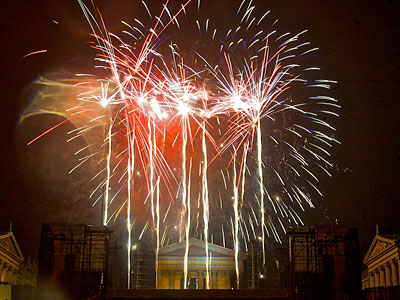 Welcome America climaxes the night of the Fourth with fireworks on the Parkway and a concert featuring Sheryl Crow.