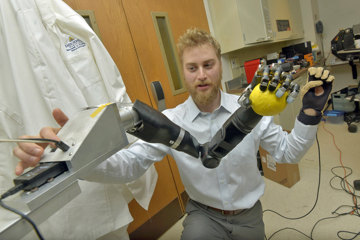 Applied physics. Нейропротезирование. Dragonfly, a nuclear-Powered Helicopter in Development at Johns Hopkins University’s applied physics Lab. A man Kills people with a prosthetic hand film.