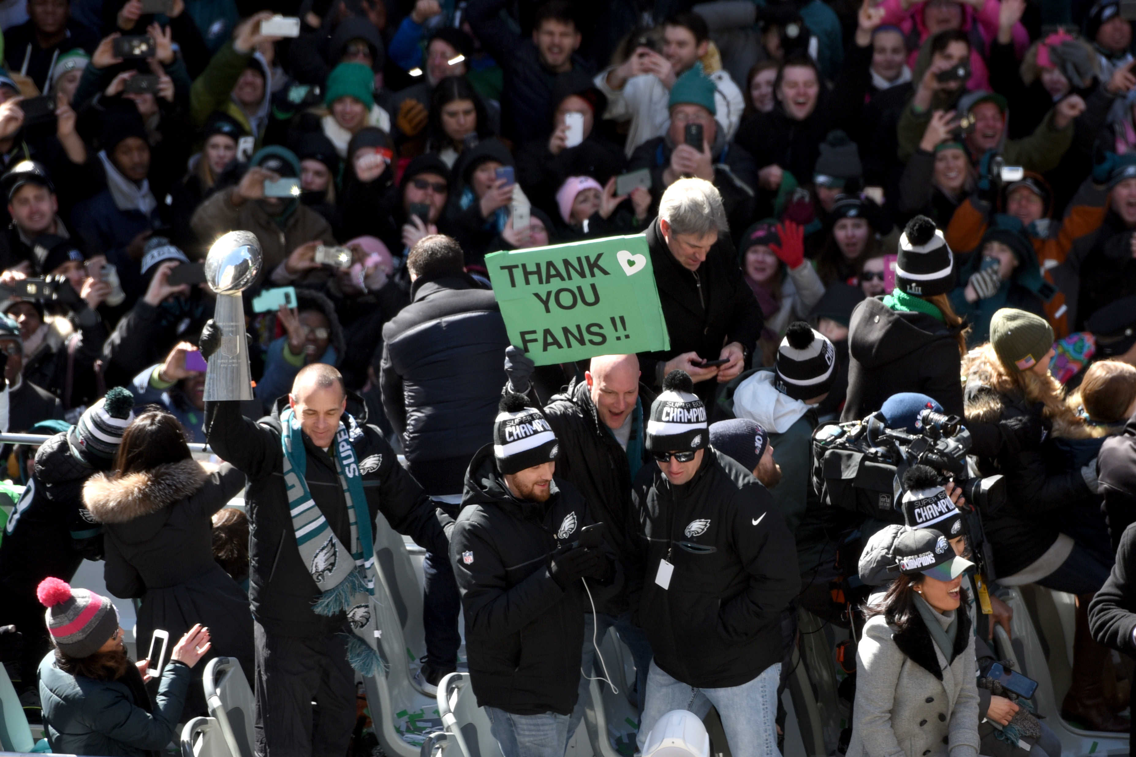 Jalen Mills Signed 8×10 Photo – Eagles Super Bowl LII Confetti