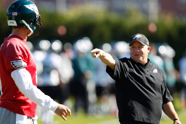 Philadelphia Eagles coach Chip Kelly brushes off sideline spat